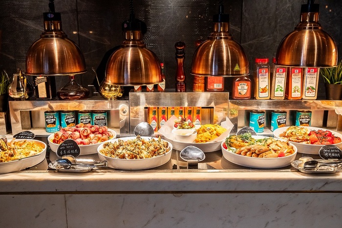 西餐的主要特点是主料突出,形色美观,口味鲜美,营养丰富,供应方便等.